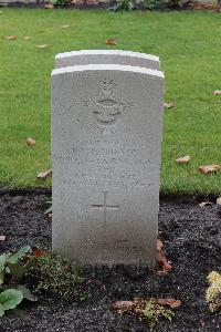 Berlin 1939-1945 War Cemetery - Robinson, Basil Vernon